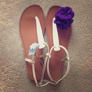 Cute flat sandals!